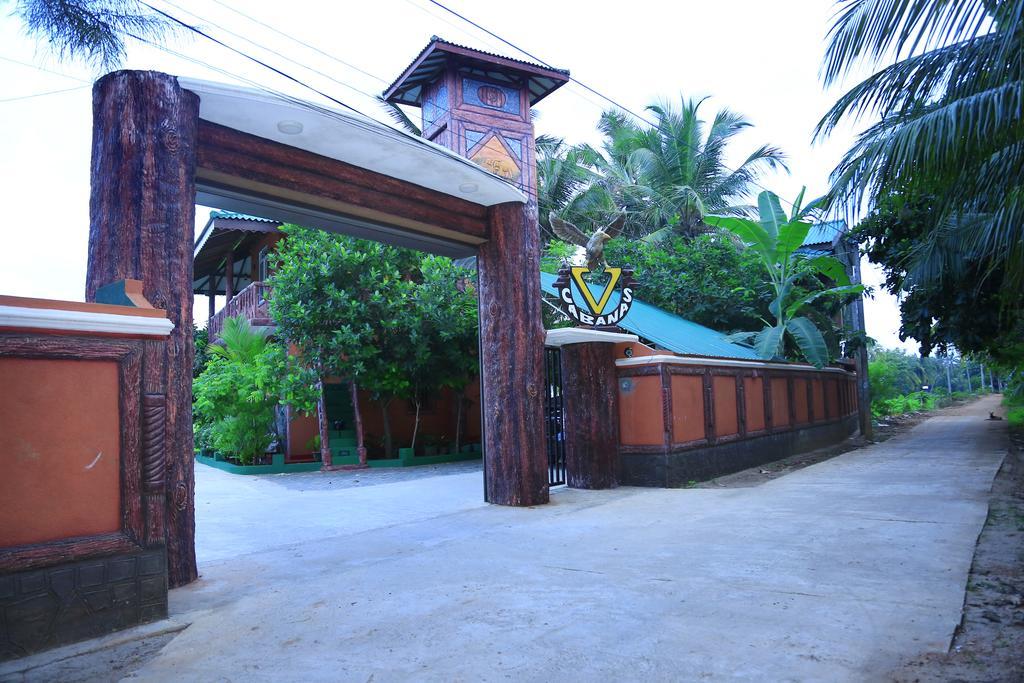 V Cabanas & Yala Safari Place Tissamaharama Exterior foto